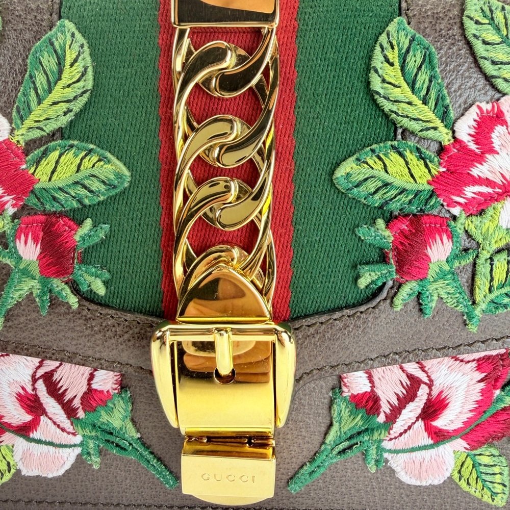 Gucci Sylvie Brown Chain Floral Embroidered Belt Bag - Picture 3 of 15